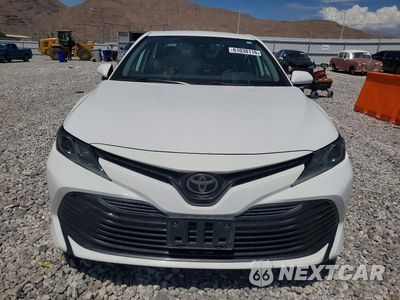 Piąte zdjęcie samochodu w środku: 2019 TOYOTA CAMRY LE VIN:4T1B11HKXKU776659 - miniatura