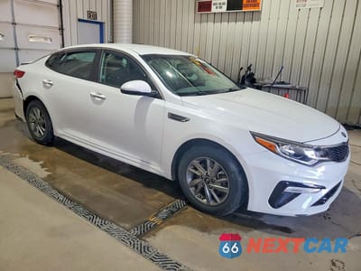 Czwarte zdjęcie samochodu z boku: 2019 KIA OPTIMA LX VIN:5XXGT4L3XKG325615 - miniatura