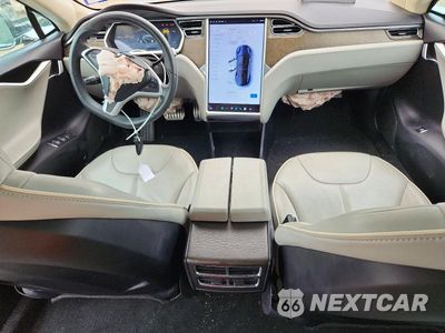 Zdjęcie 8 z 13 samochodu: 2013 TESLA MODEL S VIN:5YJSA1DP9DFP05938 - miniatura