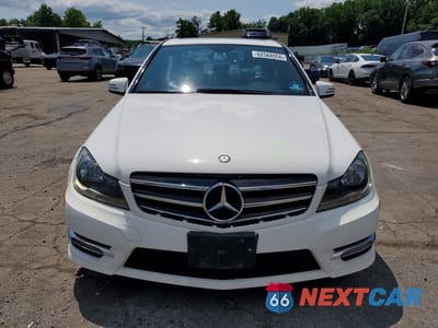 Piąte zdjęcie samochodu w środku: 2014 MERCEDES-BENZ C 300 4MATIC VIN:WDDGF8AB4EG160639 - miniatura