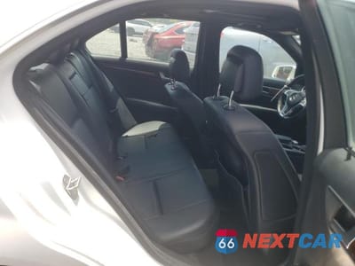 Zdjęcie 10 z 12 samochodu: 2013 MERCEDES-BENZ C 250 VIN:WDDGF4HB6DR266978 - miniatura