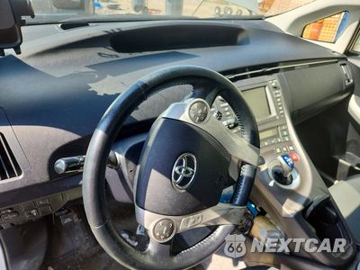 Zdjęcie 9 z 12 samochodu: 2015 TOYOTA PRIUS FOUR VIN:JTDKN3DU9F1912508 - miniatura