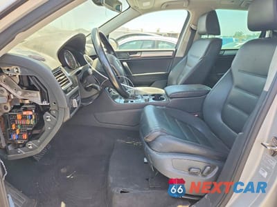 Zdjęcie 7 z 12 samochodu: 2012 VOLKSWAGEN TOUAREG V6 TDI VIN:WVGFK9BPXCD004486 - miniatura