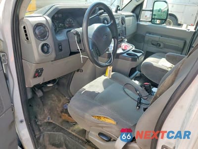Zdjęcie 8 z 13 samochodu: 2013 FORD E350 BOX TRUCK VIN:1FDWE3FL5DDA85295 - miniatura