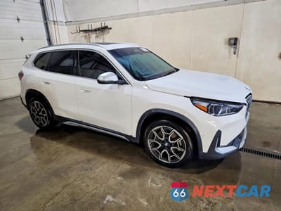 Czwarte zdjęcie samochodu z boku: 2024 BMW X1 XDRIVE28I VIN:WBX73EF08R5Z38941 - miniatura