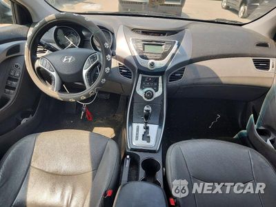 Zdjęcie 8 z 12 samochodu: 2013 HYUNDAI ELANTRA LIMITED VIN:5NPDH4AE3DH160832 - miniatura