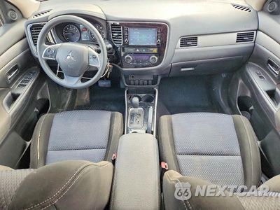 Zdjęcie 8 z 13 samochodu: 2018 MITSUBISHI OUTLANDER SE VIN:JA4AZ3A33JZ036518 - miniatura