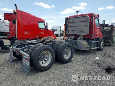 Trzecie zdjęcie samochodu z tyłu: 2020 FREIGHTLINER CASCADIA 116 SEMI TRUCK VIN:3AKJHTDV9LSLR2240 - miniatura
