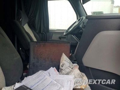 Piąte zdjęcie samochodu w środku: 2020 FREIGHTLINER CASCADIA 126 SEMI TRUCK VIN:3AKJHHDR6LSLL0827 - miniatura