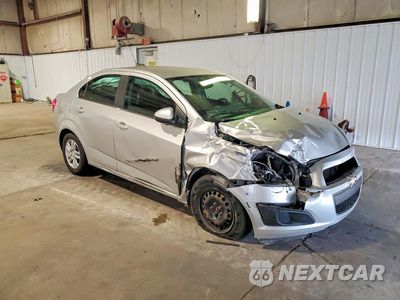 Czwarte zdjęcie samochodu z boku: 2015 CHEVROLET SONIC LT VIN:1G1JC5SHXF4174938 - miniatura