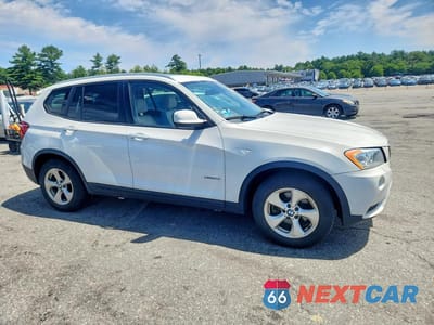 Czwarte zdjęcie samochodu z boku: 2011 BMW X3 XDRIVE28I VIN:5UXWX5C59BL701212 - miniatura