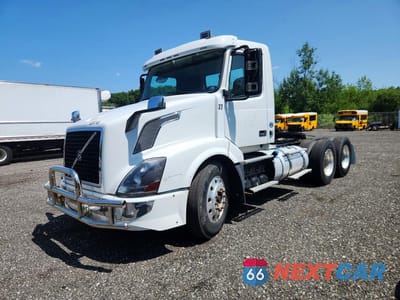 2016 VOLVO VN VNL - SEMI TRUCK 4V4NC9EH6GN959341 - główne zdjęcie licytacji z USA - miniatura