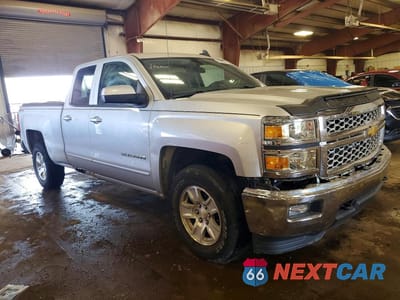 Czwarte zdjęcie samochodu z boku: 2015 CHEVROLET SILVERADO K1500 LT VIN:1GCVKREC2FZ406325 - miniatura