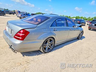 Trzecie zdjęcie samochodu z tyłu: 2010 MERCEDES-BENZ S 550 VIN:WDDNG7BBXAA296316 - miniatura