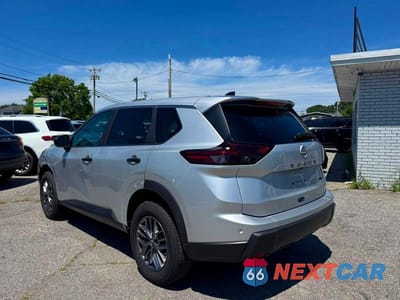 Trzecie zdjęcie samochodu z tyłu: 2025 NISSAN ROGUE S VIN:5N1BT3AB3SC795480 - miniatura