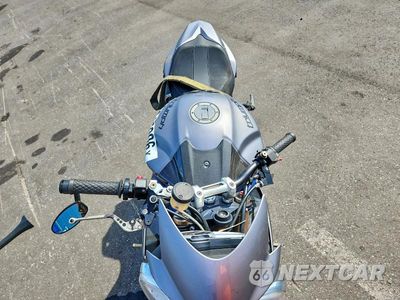 Piąte zdjęcie samochodu w środku: 2013 TRIUMPH MOTORCYCLE SPEED TRIPLE ABS VIN:SMTN01PK6DT589080 - miniatura