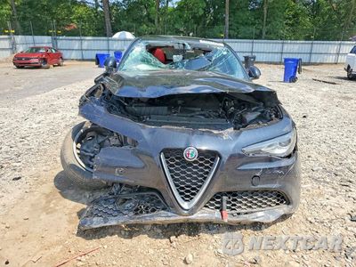 Piąte zdjęcie samochodu w środku: 2019 ALFA ROMEO GIULIA TI VIN:ZARFAMBN6K7606782 - miniatura