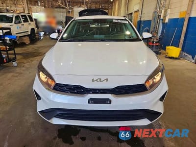 Piąte zdjęcie samochodu w środku: 2023 KIA FORTE LXS VIN:3KPF24AD8PE646885 - miniatura