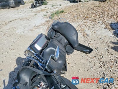 Piąte zdjęcie samochodu w środku: 2011 HARLEY-DAVIDSON FLHTCU VIN:1HD1FC418BB632368 - miniatura