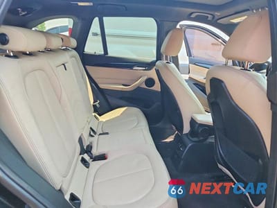 Zdjęcie 10 z 13 samochodu: 2021 BMW X1 SDRIVE28I VIN:WBXJG7C06M5U10608 - miniatura