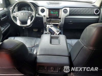 Zdjęcie 8 z 12 samochodu: 2018 TOYOTA TUNDRA PLATINUM VIN:5TFAW5F15JX747635 - miniatura
