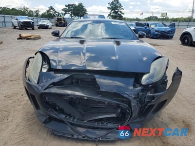 Piąte zdjęcie samochodu w środku: 2015 JAGUAR F-TYPE S VIN:SAJWA6BC2F8K15148 - miniatura