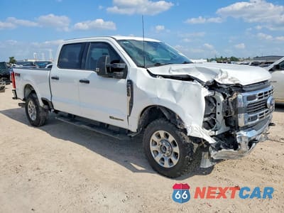 Czwarte zdjęcie samochodu z boku: 2024 FORD F250 SUPER DUTY VIN:1FT7W2BT0REC14244 - miniatura