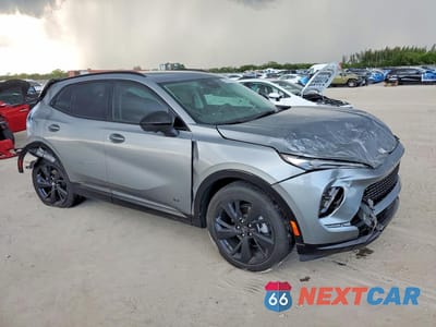 Czwarte zdjęcie samochodu z boku: 2025 BUICK ENVISION SPORT TOURING VIN:LRBFZLE4XSD010879 - miniatura