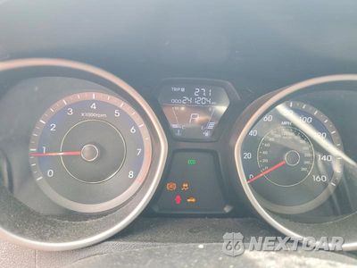Zdjęcie 9 z 12 samochodu: 2013 HYUNDAI ELANTRA LIMITED VIN:KMHDH4AEXDU594943 - miniatura