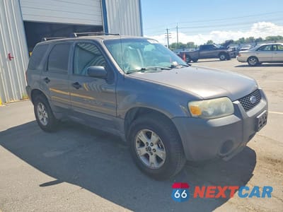 Czwarte zdjęcie samochodu z boku: 2005 FORD ESCAPE XLT VIN:1FMYU93115KD85740 - miniatura