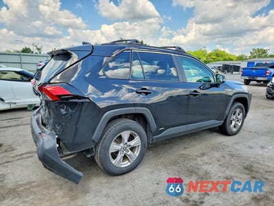 Trzecie zdjęcie samochodu z tyłu: 2025 TOYOTA RAV4 HYBRID XLE VIN:2T3RWRFV0SW261074 - miniatura