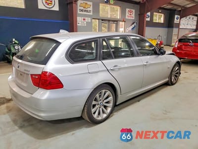 Trzecie zdjęcie samochodu z tyłu: 2012 BMW 328 XI VIN:WBAUU3C51CA951317 - miniatura
