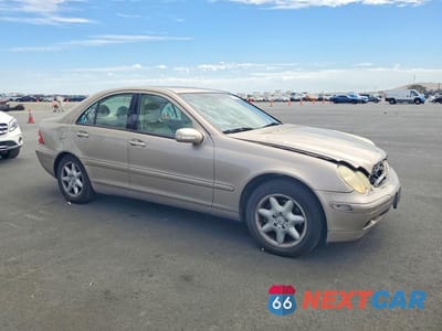 Czwarte zdjęcie samochodu z boku: 2002 MERCEDES-BENZ C 320 VIN:WDBRF64J42F195241 - miniatura