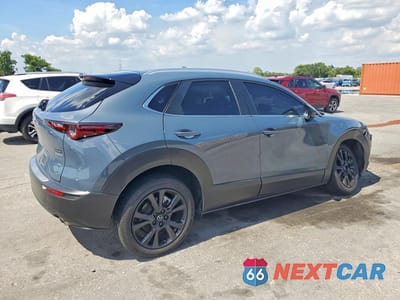 Trzecie zdjęcie samochodu z tyłu: 2023 MAZDA CX-30 PREFERRED VIN:3MVDMBCM3PM582164 - miniatura