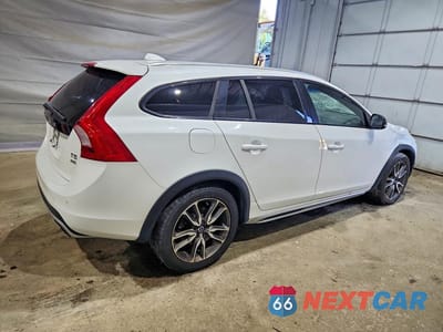 Trzecie zdjęcie samochodu z tyłu: 2016 VOLVO V60 CROSS COUNTRY PREMIER VIN:YV4612HK2G1003119 - miniatura