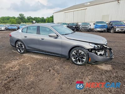 Czwarte zdjęcie samochodu z boku: 2024 BMW 530 XI VIN:WBA53FJ00RCP92755 - miniatura