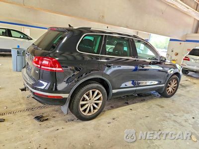 Trzecie zdjęcie samochodu z tyłu: 2016 VOLKSWAGEN TOUAREG SPORT/LUX/EXECUTIVE VIN:WVGEF9BP3GD012239 - miniatura