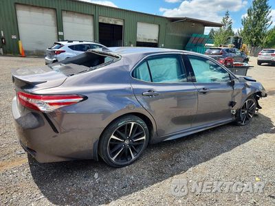 Trzecie zdjęcie samochodu z tyłu: 2020 TOYOTA CAMRY XSE VIN:4T1K61AK1LU390578 - miniatura