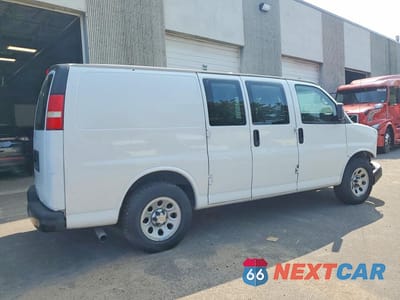 Trzecie zdjęcie samochodu z tyłu: 2010 CHEVROLET EXPRESS G1500 VIN:1GCUGADX5A1166052 - miniatura