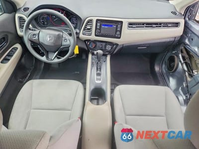 Zdjęcie 8 z 13 samochodu: 2019 HONDA HR-V LX VIN:3CZRU6H38KG733662 - miniatura