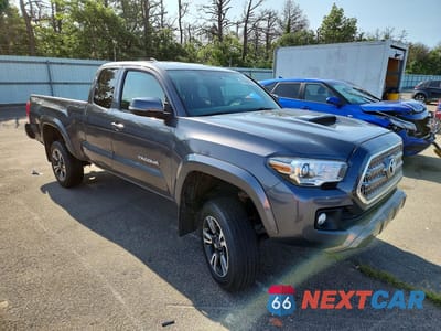 Czwarte zdjęcie samochodu z boku: 2016 TOYOTA TACOMA TRD SPORT VIN:5TFSZ5AN6GX044107 - miniatura
