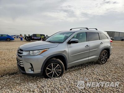 2017 TOYOTA HIGHLANDER XLE 5TDJZRFHXHS373129 - główne zdjęcie licytacji z USA - miniatura