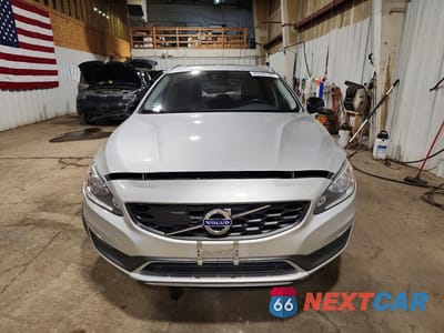 Piąte zdjęcie samochodu w środku: 2016 VOLVO V60 CROSS COUNTRY PREMIER VIN:YV4612HK3G1003341 - miniatura