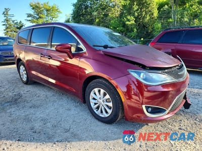 Czwarte zdjęcie samochodu z boku: 2018 CHRYSLER PACIFICA TOURING PLUS VIN:2C4RC1FG0JR117884 - miniatura