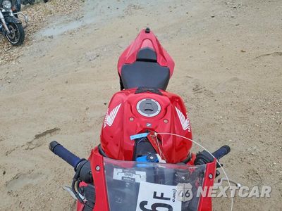 Piąte zdjęcie samochodu w środku: 2026 HONDA CBR650 R VIN:MLHRH1551T5200075 - miniatura
