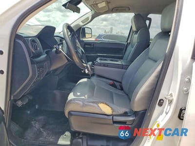 Zdjęcie 7 z 12 samochodu: 2019 TOYOTA TUNDRA SR VIN:5TFRM5F1XKX141838 - miniatura