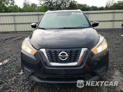Piąte zdjęcie samochodu w środku: 2019 NISSAN KICKS S VIN:3N1CP5CUXKL530828 - miniatura