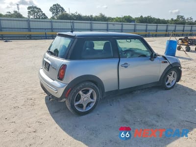 Trzecie zdjęcie samochodu z tyłu: 2002 MINI COOPER VIN:WMWRC334X2TC37790 - miniatura