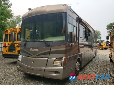 Drugie zdjęcie samochodu z przodu: 2004 FREIGHTLINER CHASSIS X LINE MOTOR HOME VIN:4UZAAHBS94CM36179 - miniatura