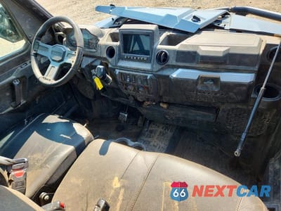 Piąte zdjęcie samochodu w środku: 2025 POLARIS RANGER XP1000 UTILITY VEHICLE VIN:4XARRY998S8755860 - miniatura